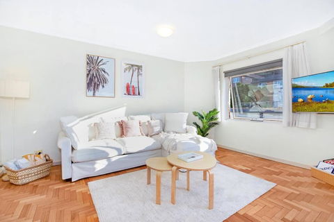 Perfect Manly Retreat, In The Heart Of Manly, Family & Couple Friendly Apartment With CAR SPOT - Accommodation Rockhampton 2