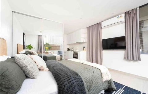 PERFECT STAY 2MIN By WALK TO THE BEACH FREE PARKING - Accommodation Rockhampton 1