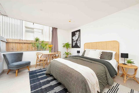 PERFECT STAY 2MIN By WALK TO THE BEACH FREE PARKING - Accommodation Rockhampton 0