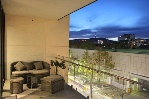 Perfectly Located Modern Apartment - Canberra CBD - Accommodation Rockhampton 0