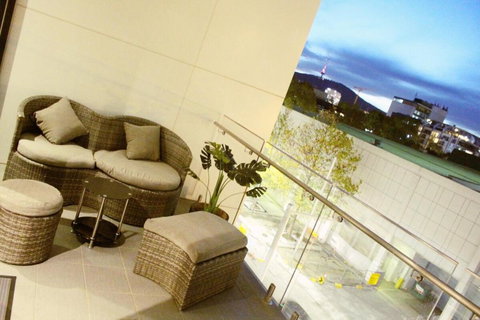 Perfectly Located Modern Apartment - Canberra CBD - Accommodation Rockhampton 3