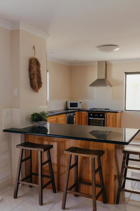 Pet Friendly Townhouse - Accommodation Rockhampton 3