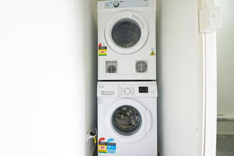 Pet Friendly Well-appointed 3BM Retreat Parking Netflix - Accommodation Rockhampton 3