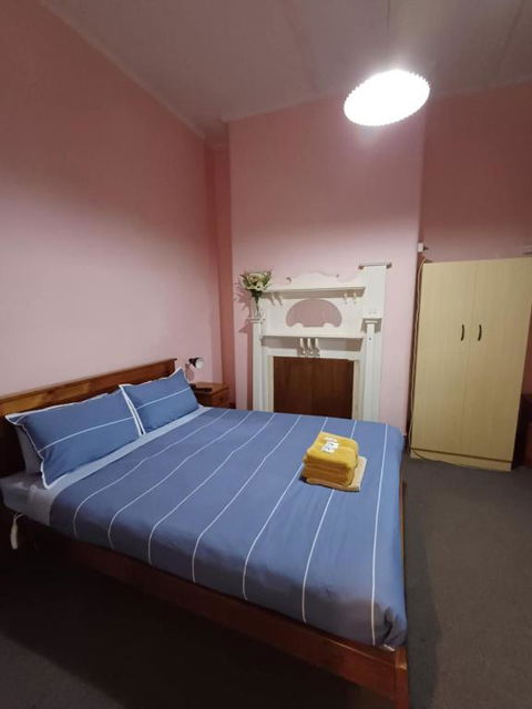 PETERBOROUGH HOTEL - Accommodation Rockhampton 2