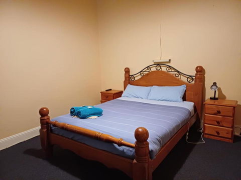 PETERBOROUGH HOTEL - Accommodation Rockhampton 3