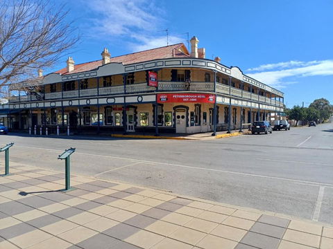 PETERBOROUGH HOTEL - Accommodation Rockhampton 0