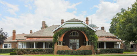 Petersons Armidale Winery And Guesthouse - Accommodation Rockhampton 0