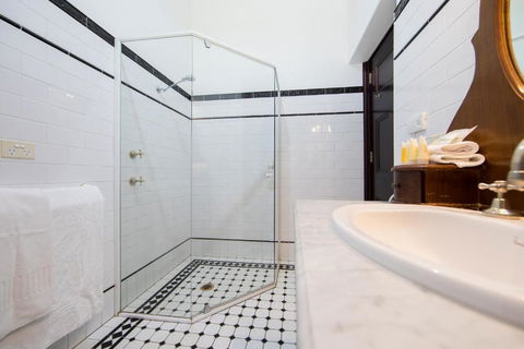 Petersons Armidale Winery And Guesthouse - Accommodation Rockhampton 3