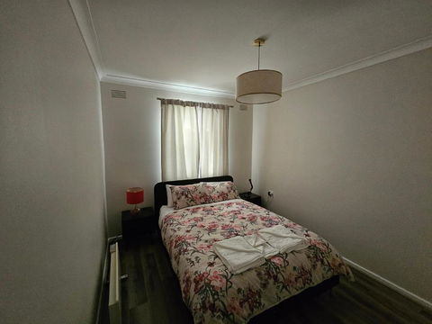 Phoenix House - Accommodation Rockhampton 3
