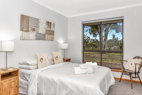 Picturesque Vineyard Farmhouse Nestled On 40-Acres - Accommodation Rockhampton 2