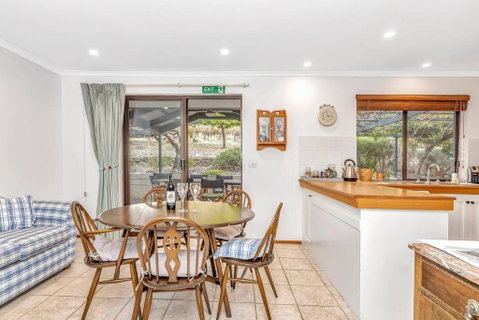 Picturesque Vineyard Farmhouse Nestled On 40-Acres - Accommodation Rockhampton 3