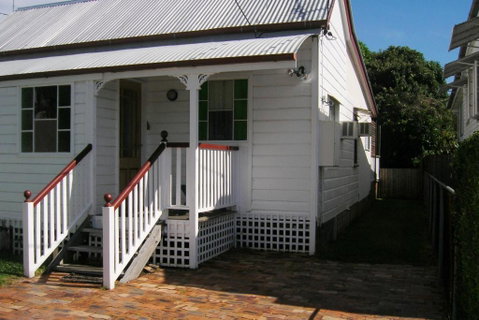 Pine Cottage - Accommodation Rockhampton 0