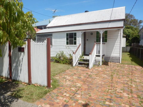 Pine Cottage - Accommodation Rockhampton 2