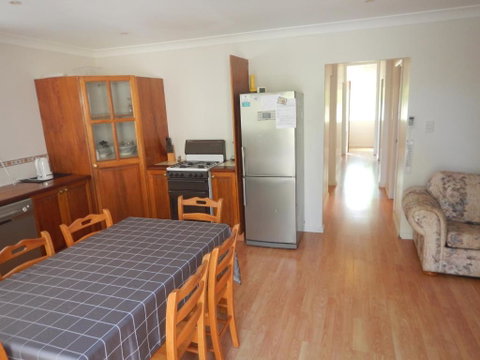 Pine Cottage - Accommodation Rockhampton 3