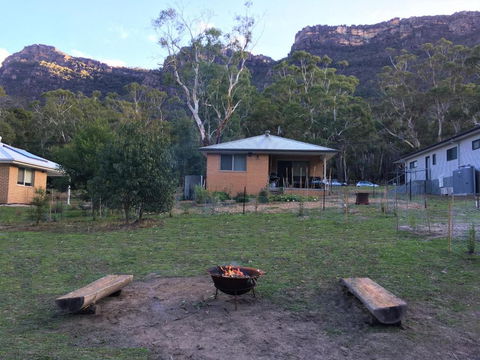 Pinnacle Views - Accommodation Rockhampton 1