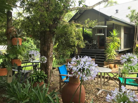 PK Illusions - Accommodation Rockhampton 0