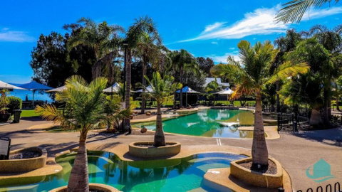 Plover Executive Deluxe Villa 25 - Accommodation Rockhampton 1