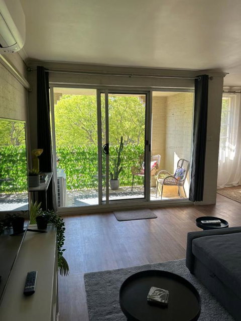 Plush 2 Bedroom Apartment Kingston - Accommodation Rockhampton 2