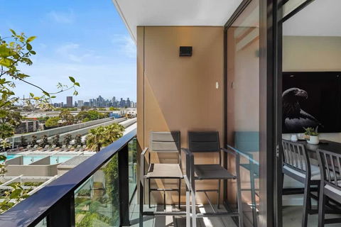 PM Residences - Modern Luxury 2BR Apt W Parking - Accommodation Rockhampton 3
