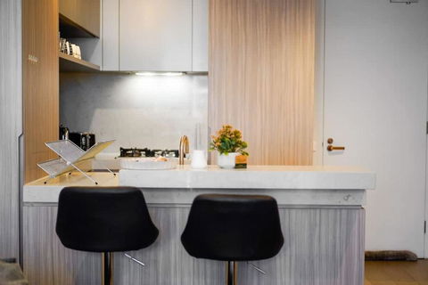 PM Residences - Modern Luxury 2BR Apt W Parking - Accommodation Rockhampton 2