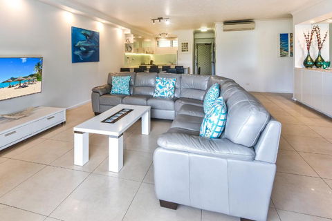 POINCIANA 101 HAMILTON ISLAND CENTRALLY LOCATED 3 BEDROOM, Plus BUGGY!! - Accommodation Rockhampton 3