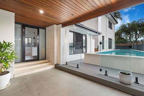 Pool House Hideaway - Accommodation Rockhampton 0