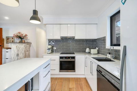 Pool House Hideaway - Accommodation Rockhampton 2