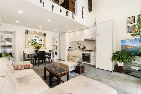 Poolside Apartment Opposite Redfern Park - Accommodation Rockhampton 1