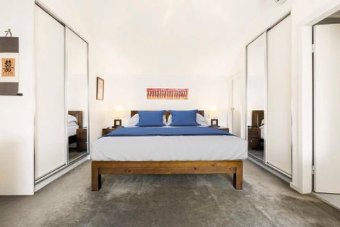 Poolside Apartment Opposite Redfern Park - Accommodation Rockhampton 2