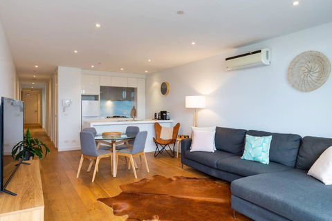 PORT MELBOURNE - A Stay At The Bay - Accommodation Rockhampton 0