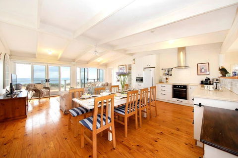 PORT WILLUNGA DREAMING A Beach Front Experience - Accommodation Rockhampton 0