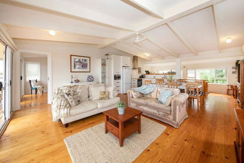 PORT WILLUNGA DREAMING A Beach Front Experience - Accommodation Rockhampton 1