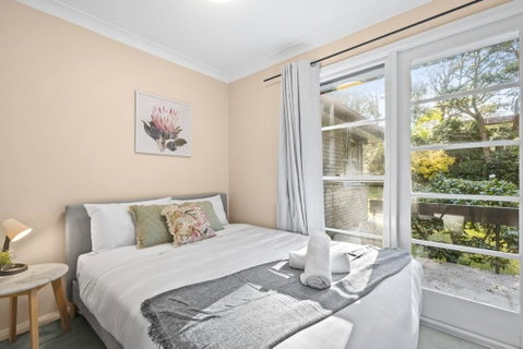 Quaint Queen Room In Pymble - Private Spot - Shared Bathroom - Accommodation Rockhampton 1