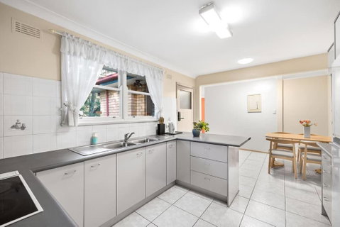 Quaint Queen Room In Pymble - Private Spot - Shared Bathroom - Accommodation Rockhampton 2