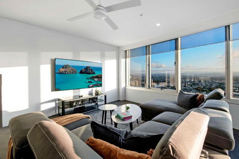 Q Tower Apartments In Surfers Paradise - From Level 3 - Self Contained & Privately Managed - Wow Stay - Accommodation Rockhampton 2