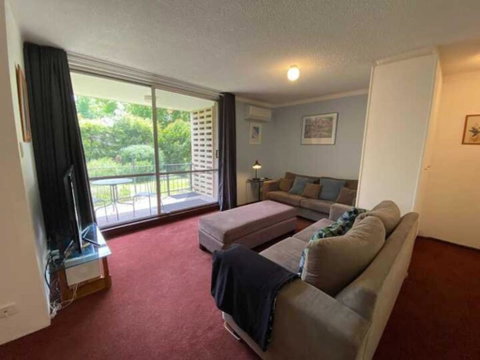 Quiet 2BR Apartment With Garden Views In Griffith - Accommodation Rockhampton 0