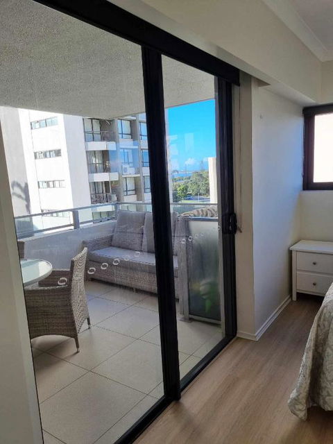 Private Bedroom And Bathroom In A Shared Apartment - Accommodation Rockhampton 0
