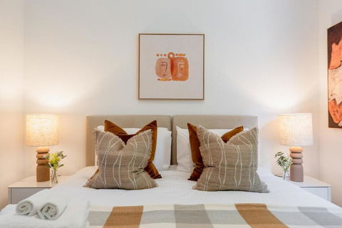 Prahran Timeless & Modern Haven, With Parking - Accommodation Rockhampton 3