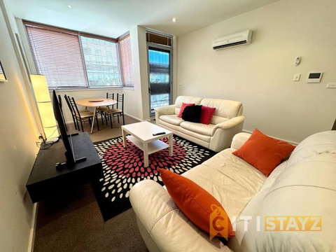 Pretty Penthouse - Close To ANU - Accommodation Rockhampton 1