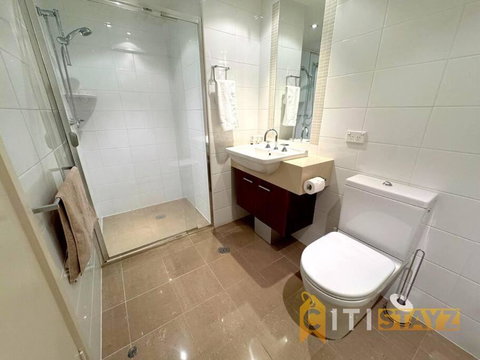 Pretty Penthouse - Close To ANU - Accommodation Rockhampton 2