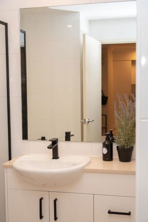 PRIME SPOT: Modern Studio+Balcony Darling Harbour - Accommodation Rockhampton 3