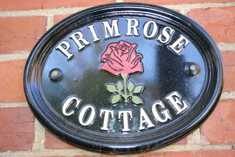 Primrose Cottage - Accommodation Rockhampton 0