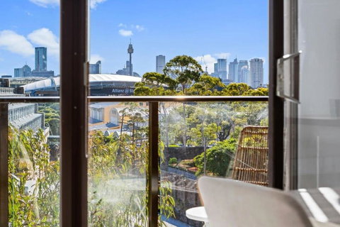 Prime Location 2-Bed Apartment With Parking - Accommodation Rockhampton 0