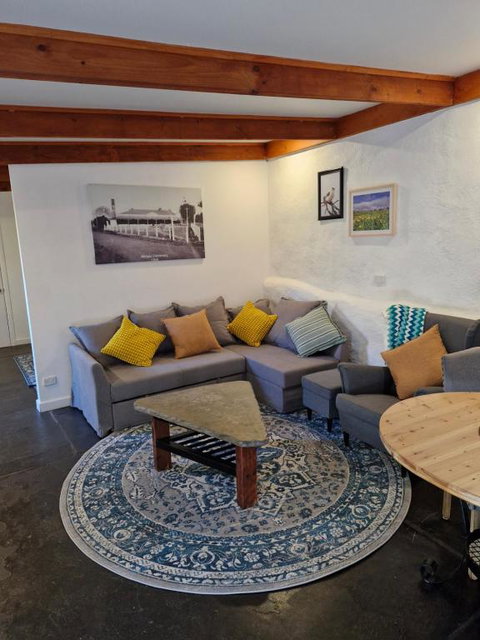 Private Guesthouse - Accommodation Rockhampton 0