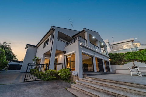 Private Paradise With Stunning Views - Accommodation Rockhampton 0