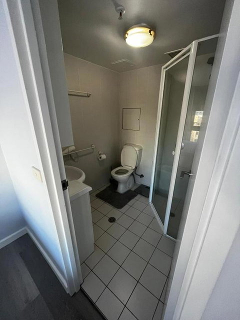 Private Room With Ensuite In The CBD - Accommodation Rockhampton 3