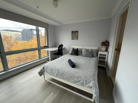 Private Room With Ensuite In The CBD - Accommodation Rockhampton 1