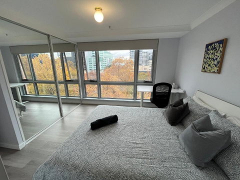 Private Room With Ensuite In The CBD - Accommodation Rockhampton 2