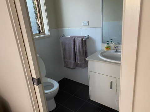Private Room With Ensuite And Parking Close To Wollongong CBD - Accommodation Rockhampton 3