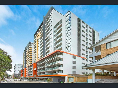 Private Room With Shared Washroom Only In 3bhk Apartment - Accommodation Rockhampton 0